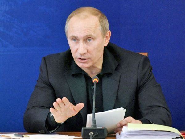 В бюджет надо закладывать консервативную среднюю цену на нефть - Путин