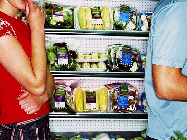 Более половины россиян готовы платить больше за экологически чистые продукты - опрос