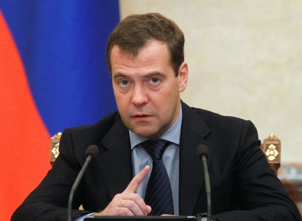 Россия не планирует сокращать долю евро в своих резервах - Медведев