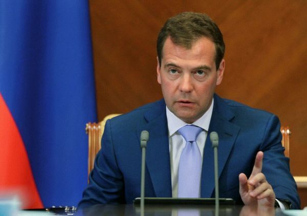 Медведев поручил до 10 декабря доработать проект программы развития транспортной системы