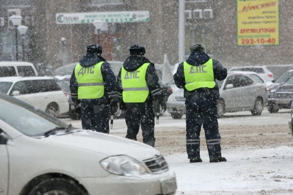 Междугородние перевозки пассажиров приостановлены из-за снегопада в Новосибирске Междугородние перевозки пассажиров приостановлены из-за снегопада в Новосибирске