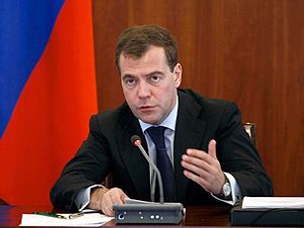 Медведев считает возможным закрепить за потребителями некоторые функции контроля за розничными точками