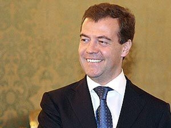 Медведев считает, что закон, обязывающий чиновников декларировать свои расходы, заставит госслужащих задуматься о моральной стороне дела