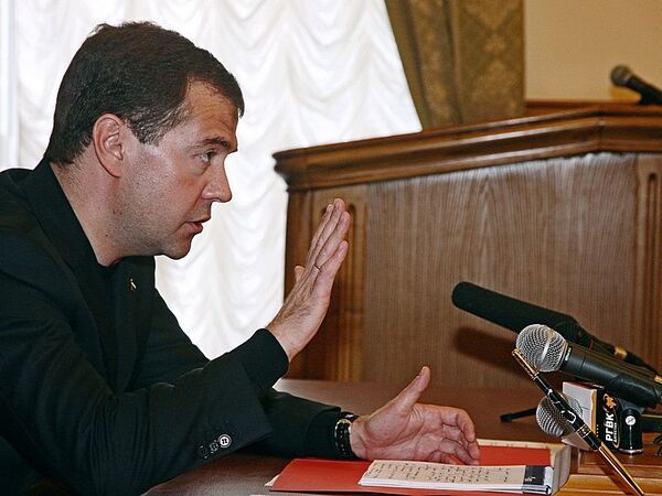 Медведев запустил линию по производству полистирола на пермском предприятии СИБУРа