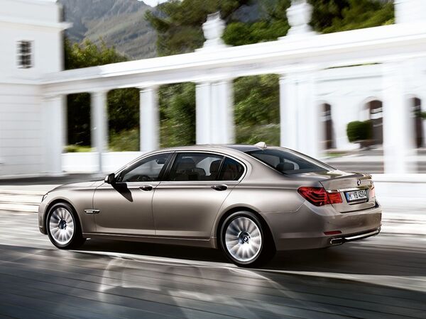 BMW отзывает 45,5 тыс автомобилей 7 серии из-за неисправности коробки передач