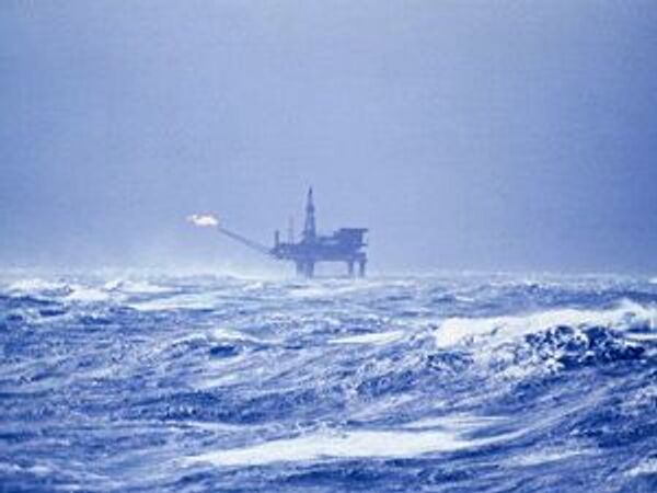 Нефть растет на ожиданиях публикации данных по запасам от Минэнерго США