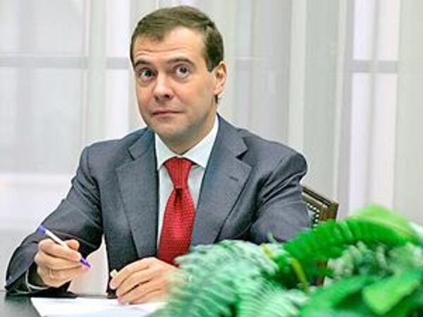Медведев против создания большого количества отраслевых министерств