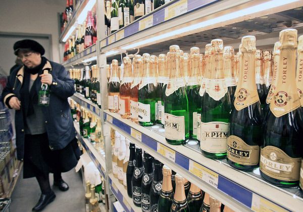 Власти предлагают установить минимальную цену на шампанское Власти предлагают установить минимальную цену на шампанское