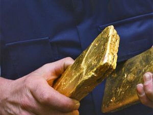 Стоимость золота во вторник снижается на фоне снижения спроса и неопределенности вокруг Испании