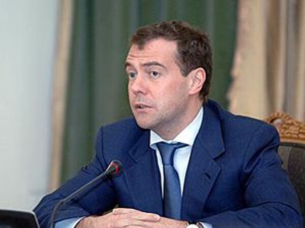 Медведев прибыл в Махачкалу, где пройдет заседание правкомиссии по развитию СКФО