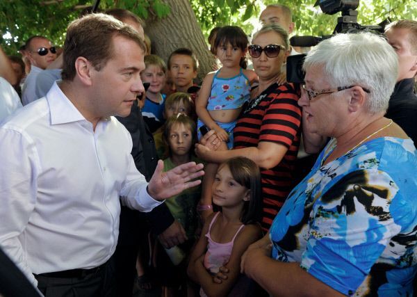Накопительная пенсия останется – Медведев