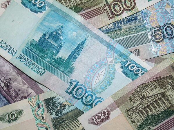 Профицит консолидированного бюджета РФ за январь-апрель составил 636,5 млрд руб - Росстат