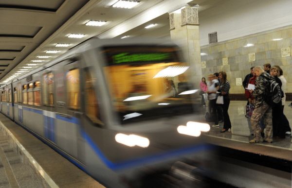 Движение поездов на красной ветке московского метро восстановлено