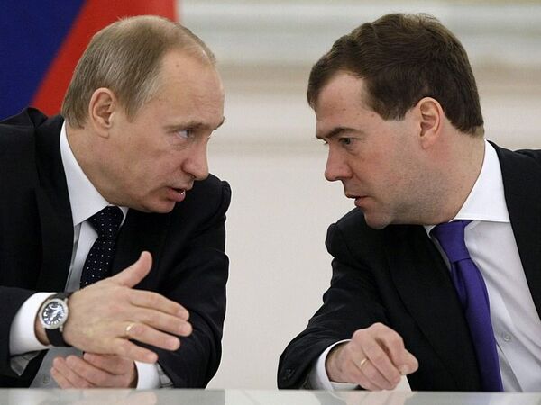 Путин и Медведев обсуждают формирование правительства и саммит G8
