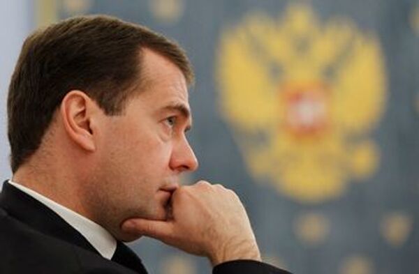 Медведев требует ускорить принятие закона о почтовой связи
