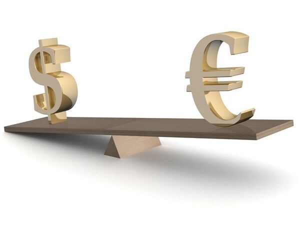 Евро и доллар на весах