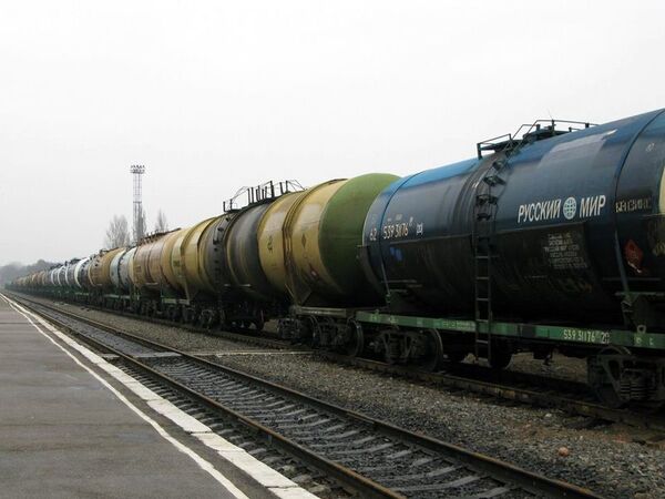 Перевозки нефти и нефтепродуктов по сети РЖД за 11 месяцев выросли на 2,8%