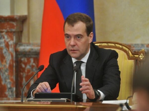 Общий бюджет здравоохранения и образования в 2,5 раза больше бюджета Минобороны - Медведев