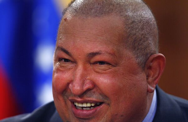 Здоровье Чавеса восстанавливается медленно, но он уже пообщался с родными - министр