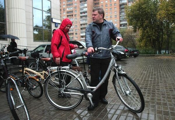 День без автомобиля: автобус и велосипед против московских пробок